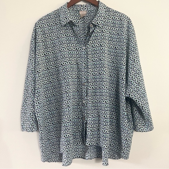 Chico’s Lightweight Blue Geometric Print Button Down Blouse 3/4 Sleeves 2 12/14 - Picture 3 of 9